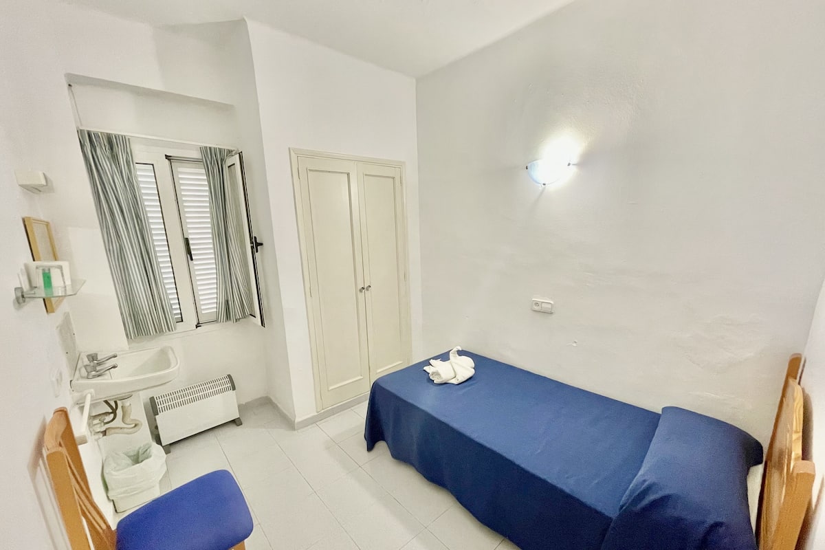 Chambre Simple Standard, salle de bains commune