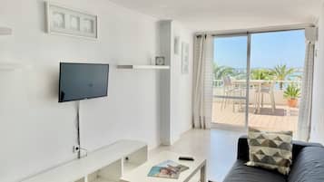 Appartement, salle de bains privée, vue mer | Bar lounge