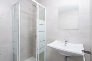 Deluxe-Doppelzimmer, eigenes Bad | Badezimmer