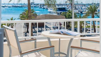 Habitación Deluxe doble, baño privado, vistas al mar | Vistas desde el alojamiento