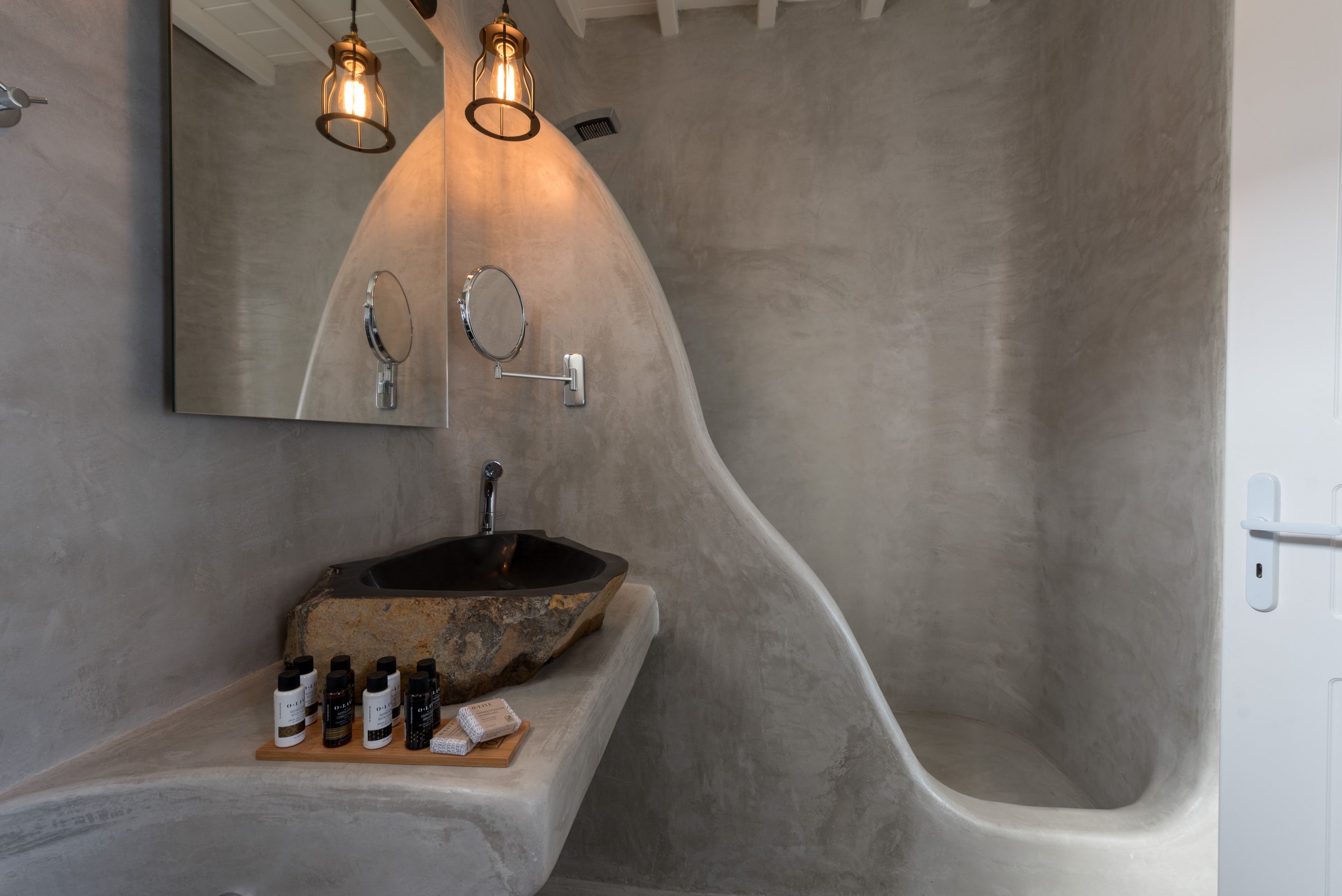 grand suite, sea view | bathroom | shower, free toiletries, bathrobes, slippers