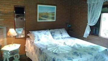 Frigobar, ferros/tábuas de passar roupa, berços (sobretaxa)