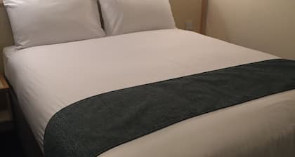 Days Inn by Wyndham Sutton Scotney South