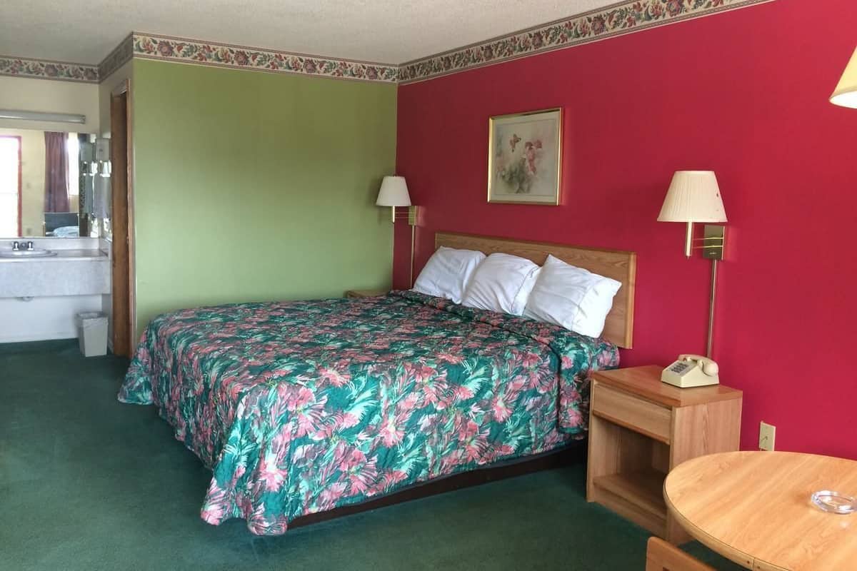 Desk, iron/ironing board, free WiFi, bed sheets