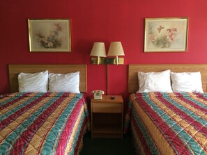 Desk, iron/ironing board, free WiFi, bed sheets - Western Motel of Camilla (Camilla)