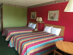 Desk, iron/ironing board, free WiFi, bed sheets - Western Motel of Camilla (Camilla)