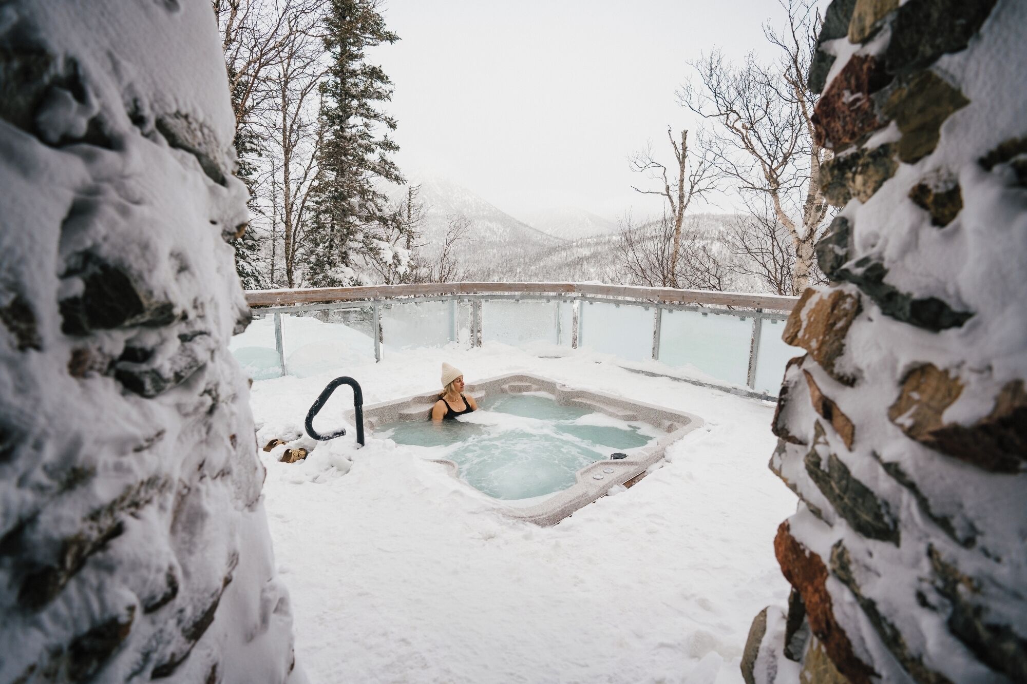 Outdoor spa tub