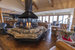 Fireplace - Auberge de Montagne des Chic-Chocs - Sepaq (Sainte-Anne-des-Monts)