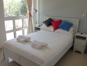 In-room safe, iron/ironing board, free cots/infant beds, free WiFi - Lagada Bay Resort (Sitia)