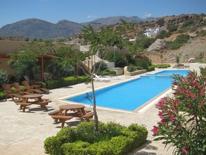 2 outdoor pools, pool umbrellas - Lagada Bay Resort (Sitia)