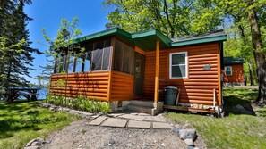 Kabin, 2 kamar tidur, pemandangan danau (Cabins #4 , #6 or #8) | Pemandangan dari kamar