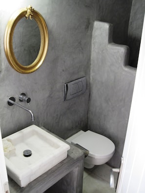 Dusche, Regendusche, Haartrockner, Handtücher