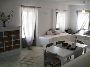 Flat-screen TV - Aeraki Villas (Paros)