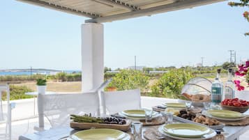 Luxury Villa | Terrace/patio