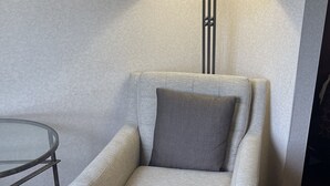 Room, 2 Katil Kelamin (Double), Non Smoking | Meja, seterika/papan seterika, Wi-fi percuma, cadar katil 