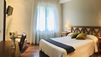 Minibar, bureau, rideaux occultants