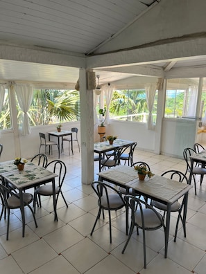 Desayuno buffet incluido todos los días 