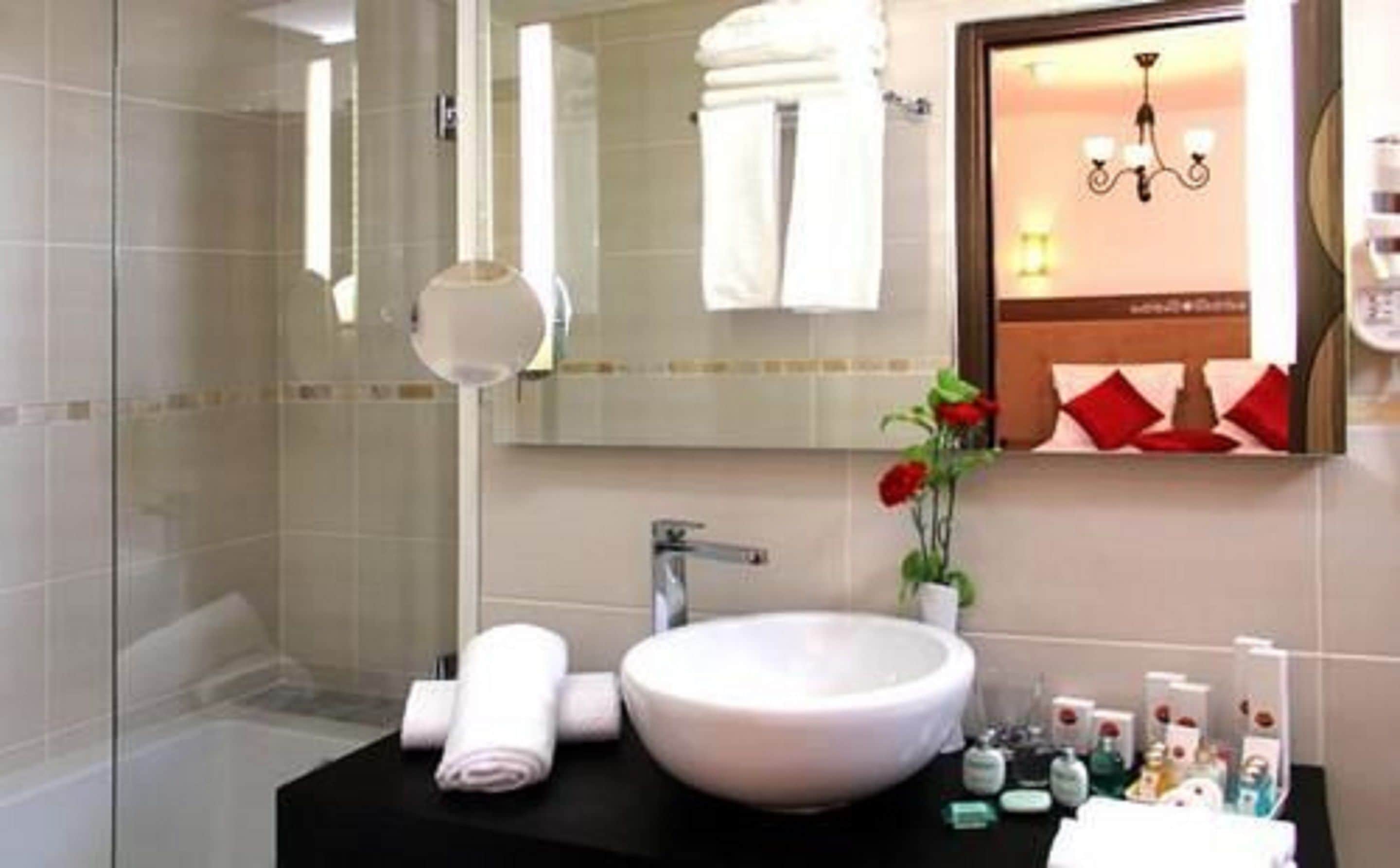 Suite junior | Lavabo del cuarto de baño
