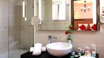 Suite junior | Lavabo del cuarto de baño