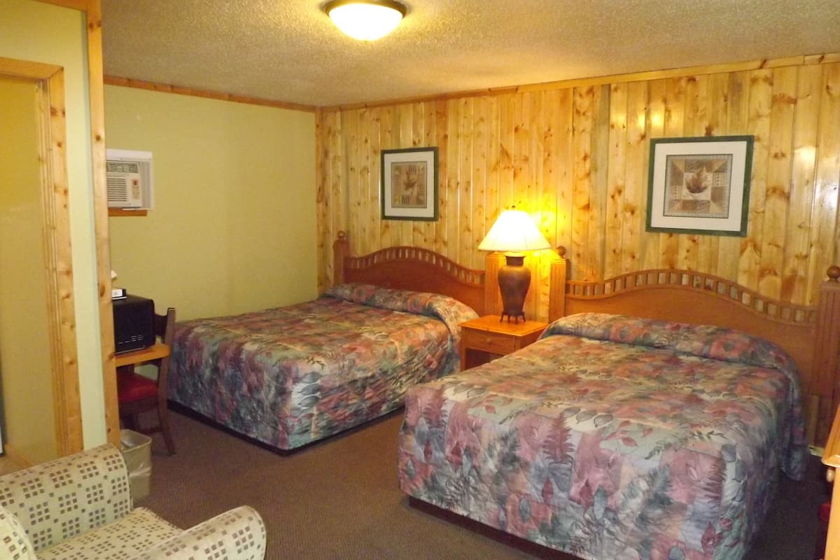 Double Queen Kitchen - Pet Friendly | Iron/ironing board, free cots/infant beds, rollaway beds, free WiFi