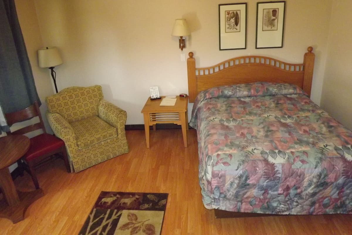 Queen Cabin Duplex - Pet Friendly | 다리미/다리미판, 무료 유아용 침대, 간이 침대, 무료 WiFi