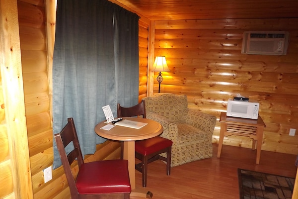 Deluxe Cabin, 1 Queen Bed