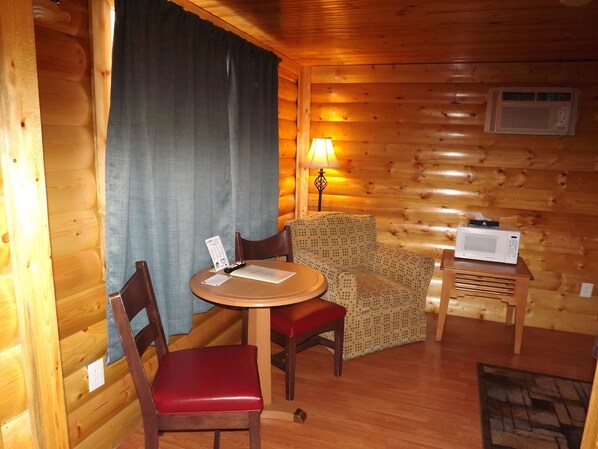 Deluxe Cabin, 1 Queen Bed
