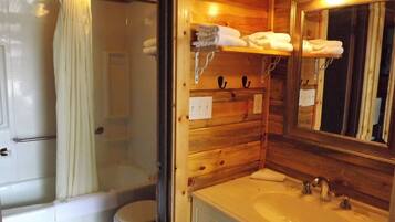 Double Cabin - Pet Friendly | Bad | Miljøvennlige toalettsaker, hårføner, håndklær og såpe