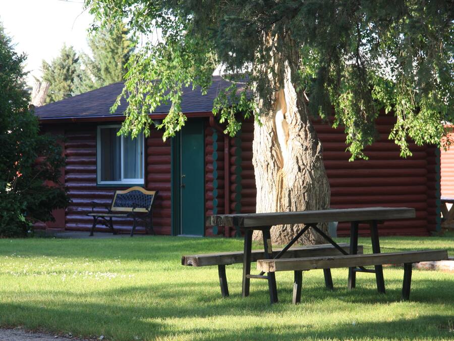 Double Cabin - Pet Friendly | Property grounds