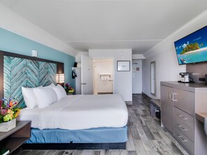 Caja de seguridad en la habitación y espacio para trabajar con laptop