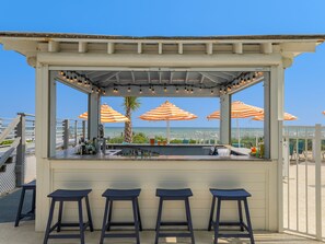 Pool views, open daily - Crystal Coast Oceanfront Hotel (Atlantic Beach)