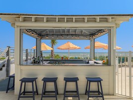 Abre todos los días (con vistas a la piscina)