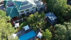 A house with a green roof, solar panels, a swimming pool, and a garden. - Celtis Country Lodge and Restaurant (Inxuba Yethemba)