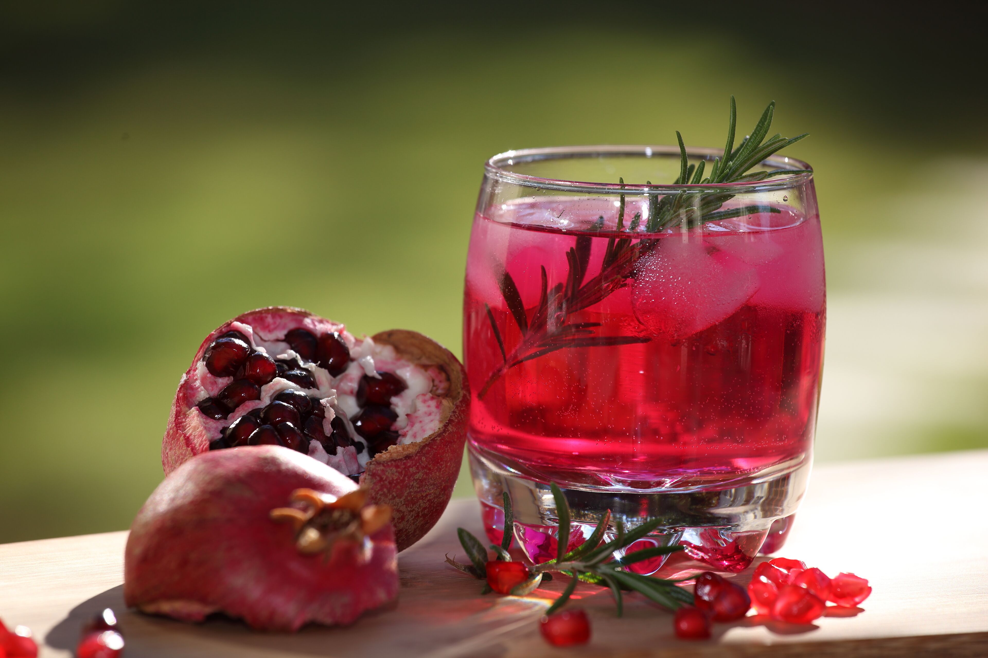 Breakfast, lunch, dinner served; pool views 