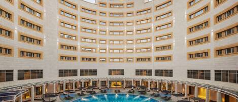 Piscine couverte, piscine extérieure (ouverte en saison)