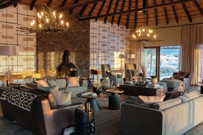 Panoramic House | Living area - Sandfontein Lodge & Nature Reserve (Sandfontein)