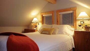 Premium bedding, desk, iron/ironing board, free WiFi