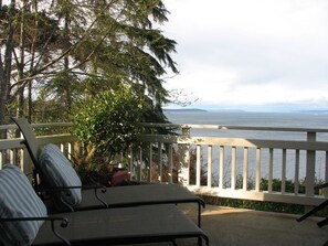 Terrace/patio - Skiff Point Guest House (Bainbridge Island)