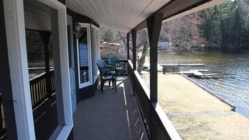 Heaven's Best Vacation Home | Balcony
