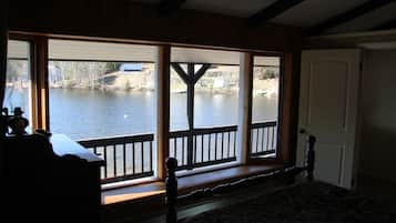 Maison exclusive, 5 chambres, vue sur la montagne, au bord du lac | Vue de la chambre
