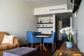 Suite, 2 Double Beds, Non Smoking, Refrigerator & Microwave (Wet Bar) | Living area | 42-inch LCD TV with premium channels, TV - Hampton Inn by Hilton Durango (Durango)