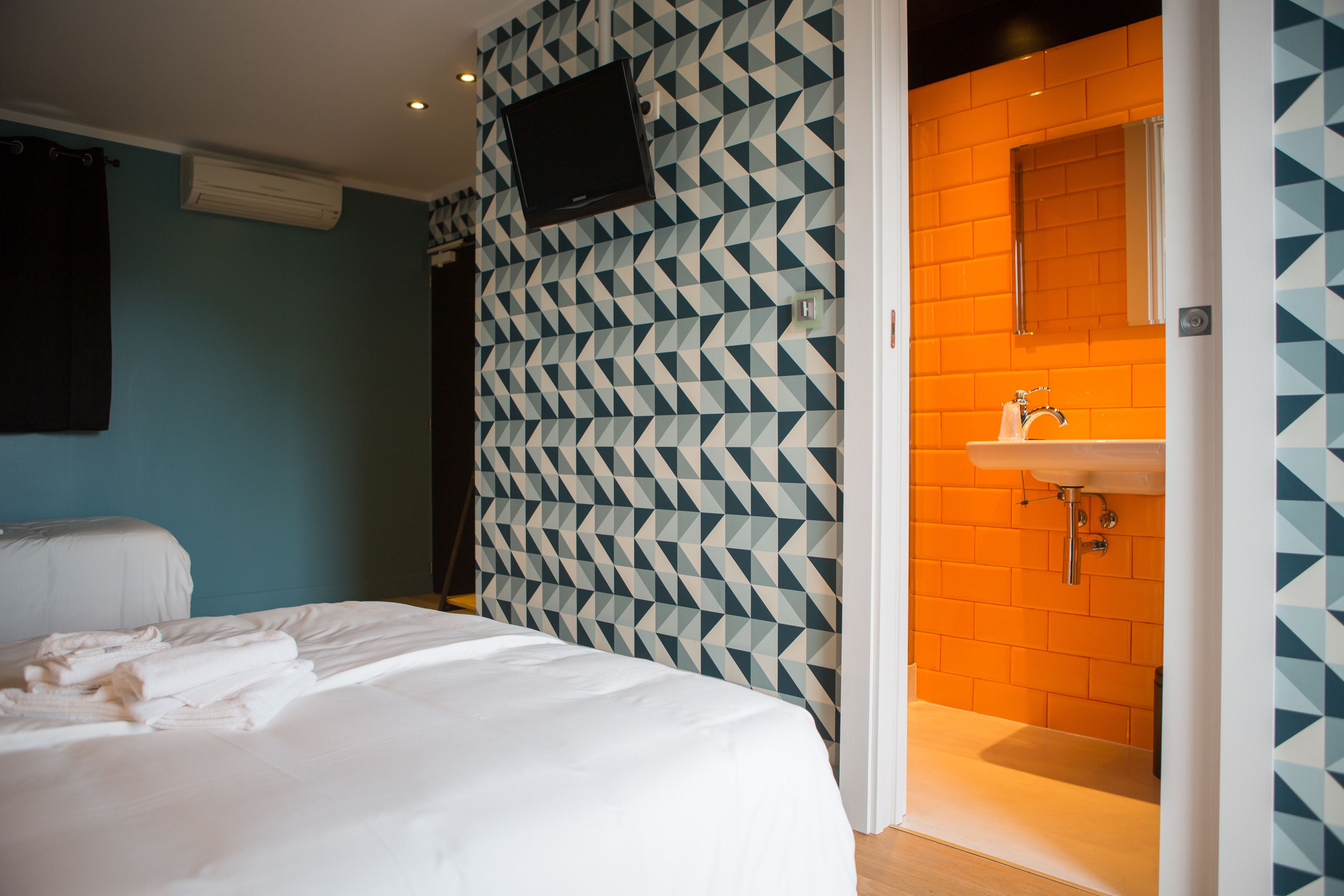 standard double room | in-room safe, desk, soundproofing, rollaway beds