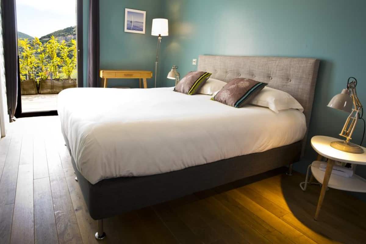 superior double room | in-room safe, desk, soundproofing, rollaway beds