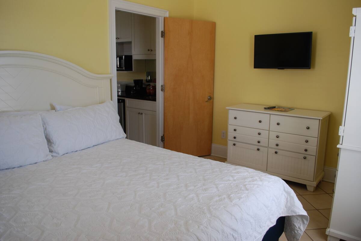 Suite, 1 Bedroom | Free WiFi, bed sheets