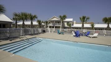 Outdoor pool, open 9:00 AM to 9:00 PM, pool loungers