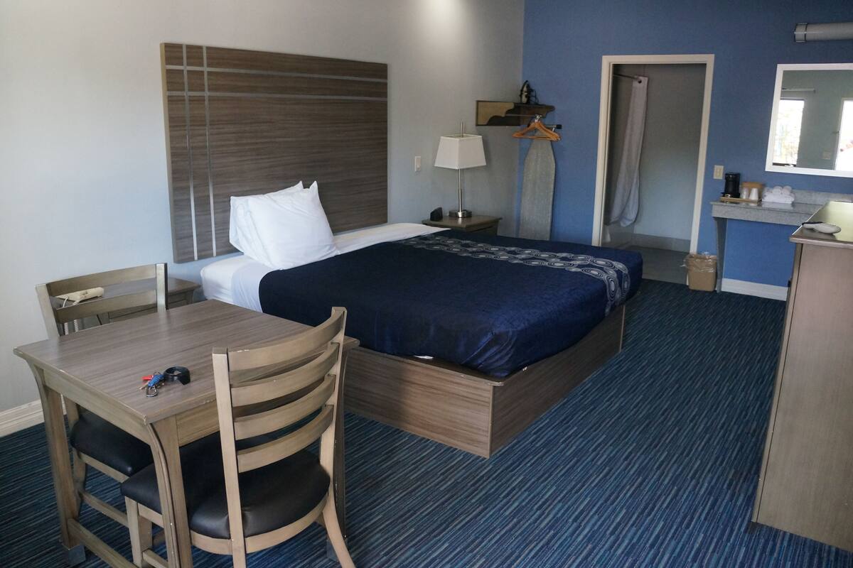 Standard Single Room, Accessible | Pillowtop beds, desk, laptop workspace, iron/ironing board