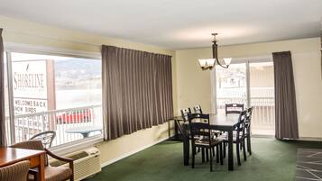 Suite, 3 Bedrooms, Lake View | Private kitchen