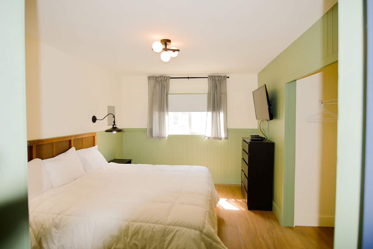 1 bedroom, desk, soundproofing, free WiFi