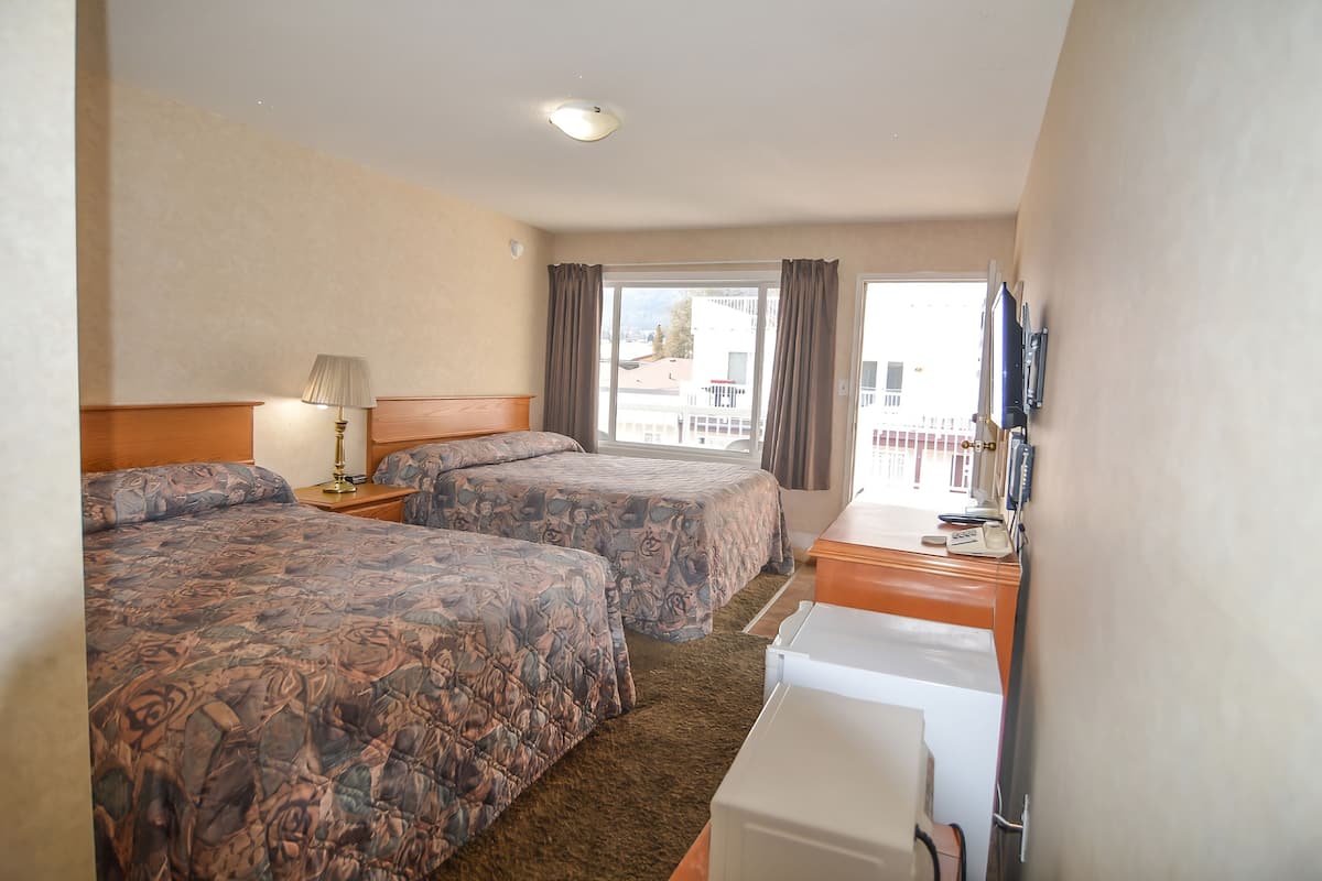 Standard Studio, 2 Queen Beds