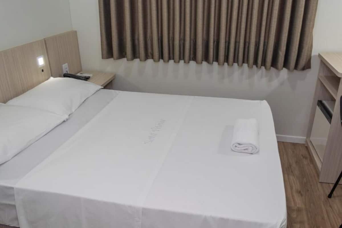 Minibar, desk, laptop workspace, free WiFi